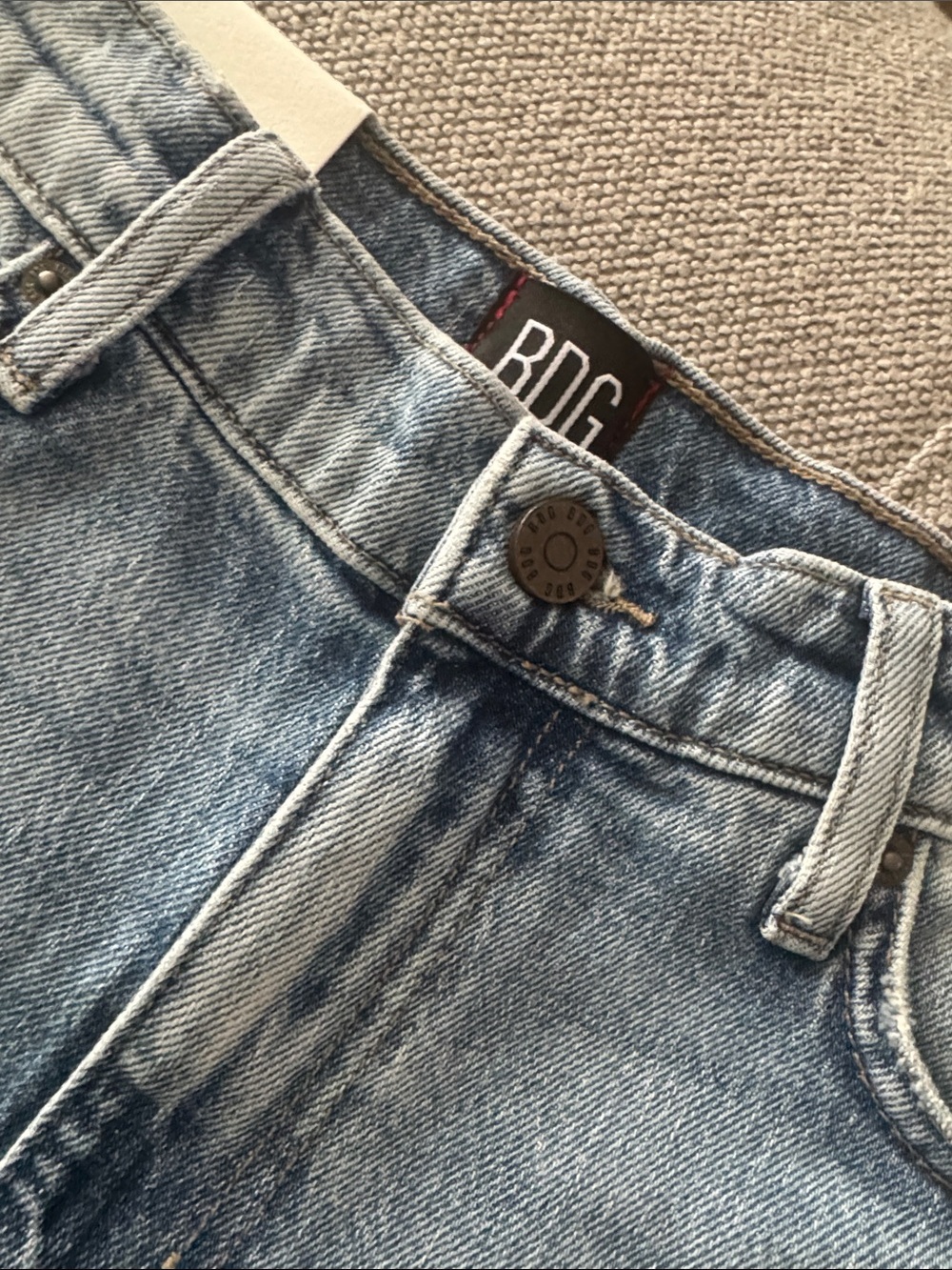 NWT Urban Outfitters Girlfriend Light Blue Frayed Denim Shorts - Picture 3 of 4